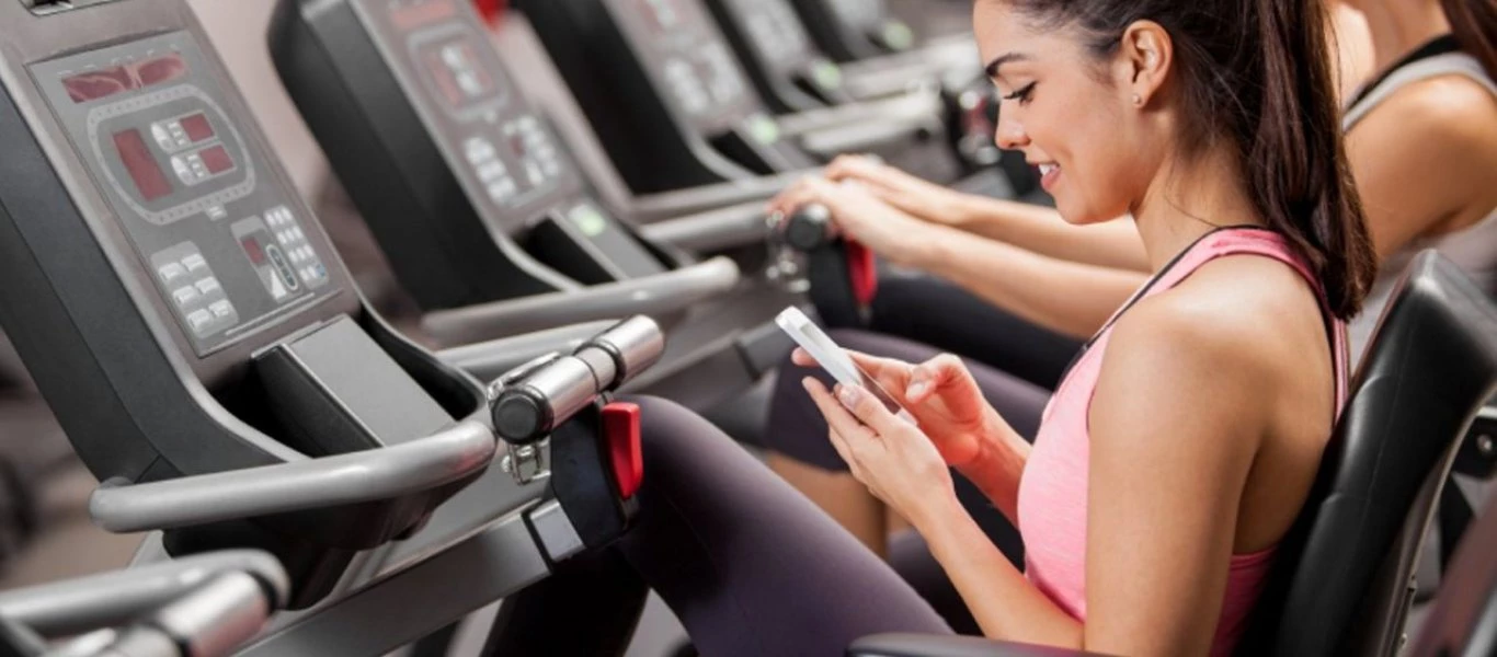 Πηγαίνετε με το κινητό στο γυμναστήριο; - Δείτε γιατί πρέπει να σταματήσετε αμέσως! (βίντεο)